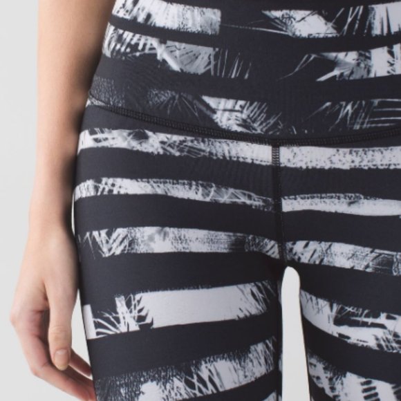 Lululemon High Times Leggings -- Shady Palms Sz 6 - Picture 6 of 6